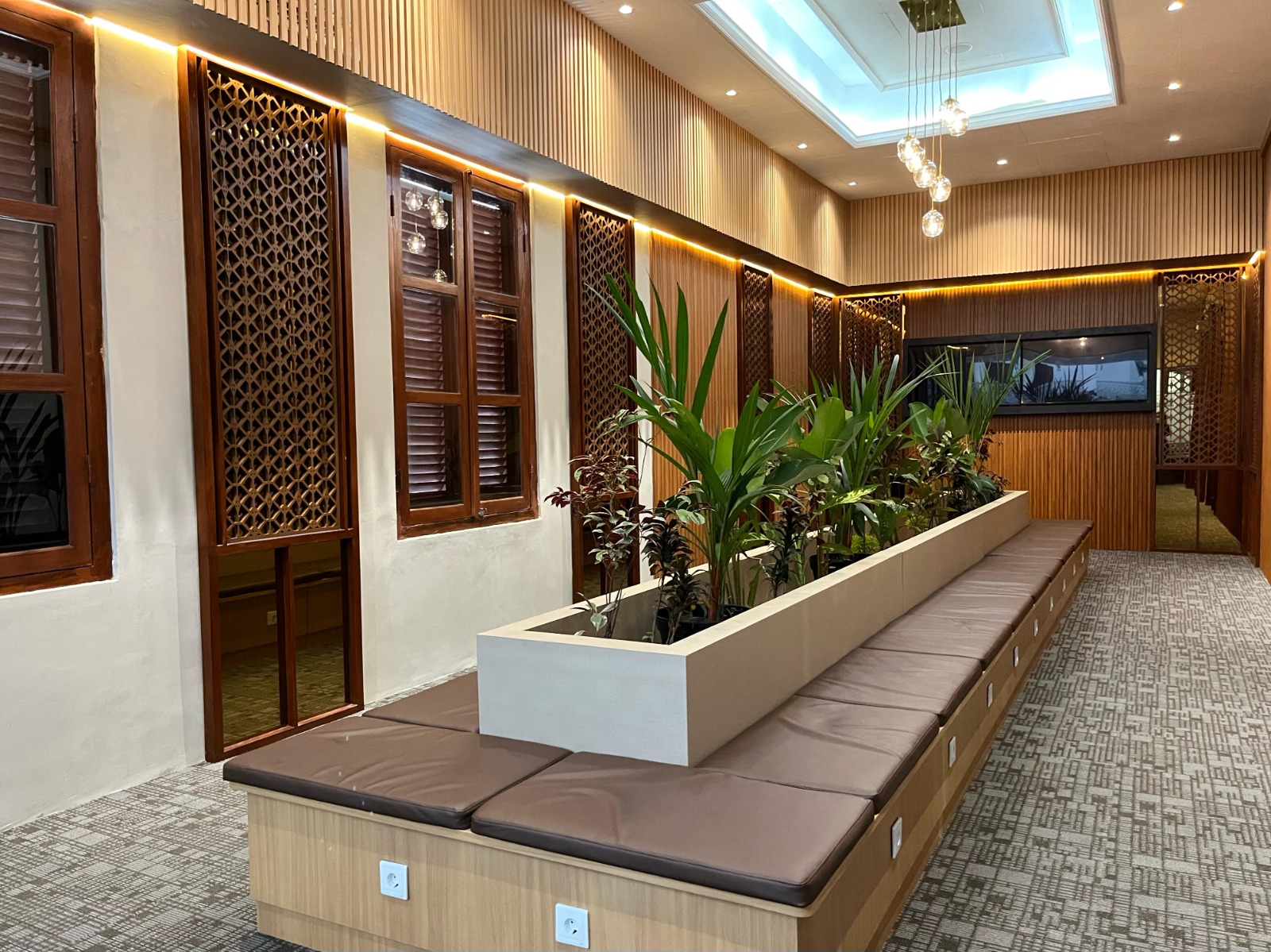 Nikmati Kenyamanan Premium! Ruang Tunggu Eksekutif Hadir di Stasiun Jember