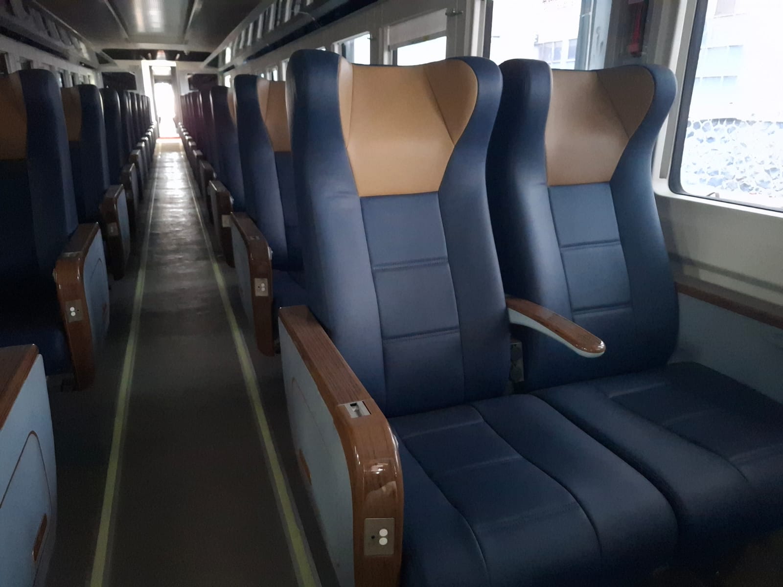 Perjalanan Lebih Mewah! Kereta Eksekutif New Generation Modifikasi Resmi Melayani Rute KA Madiun Jaya