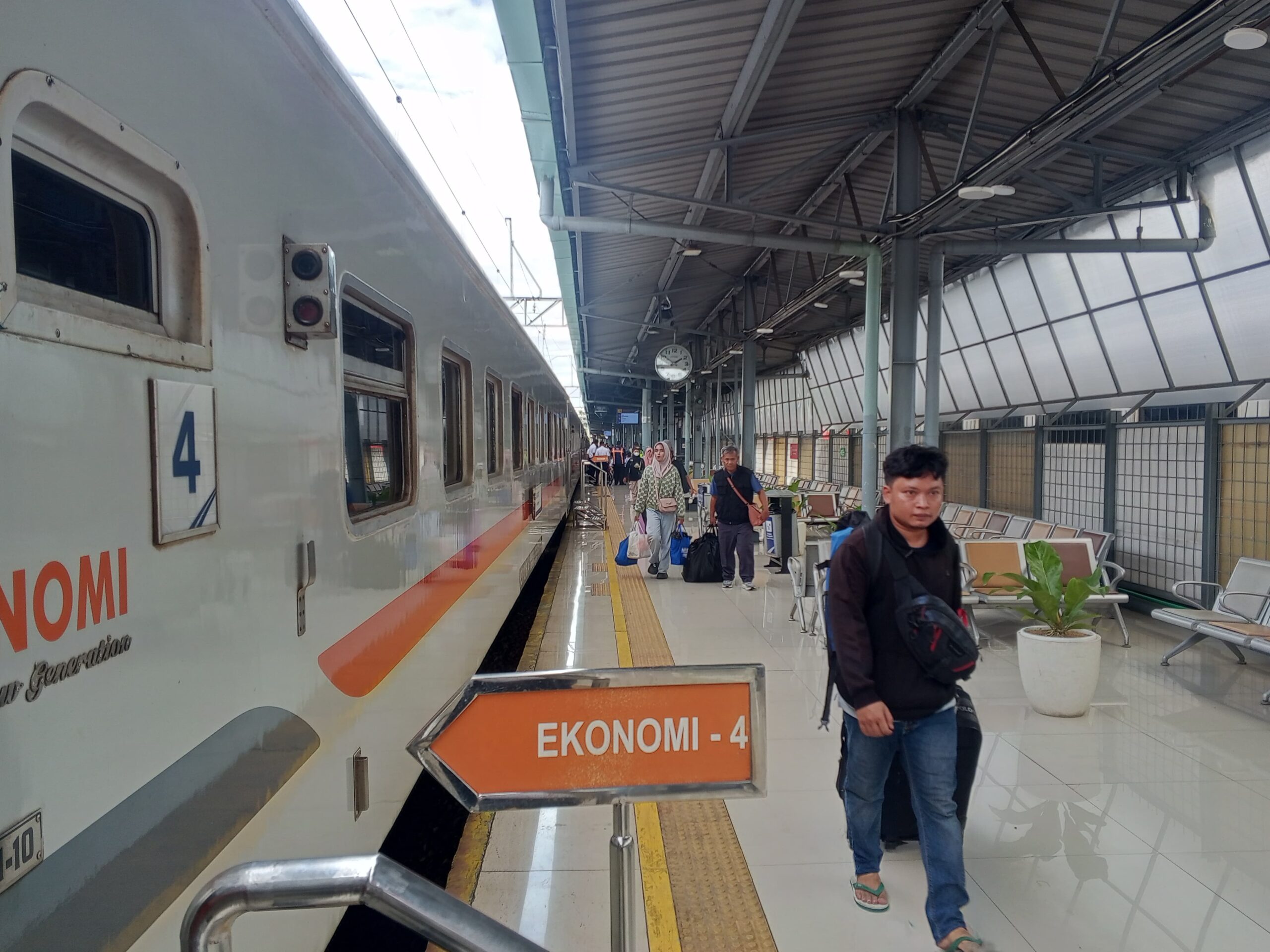 Kereta Api Tetap Jadi Andalan di Hari Pertama Lebaran