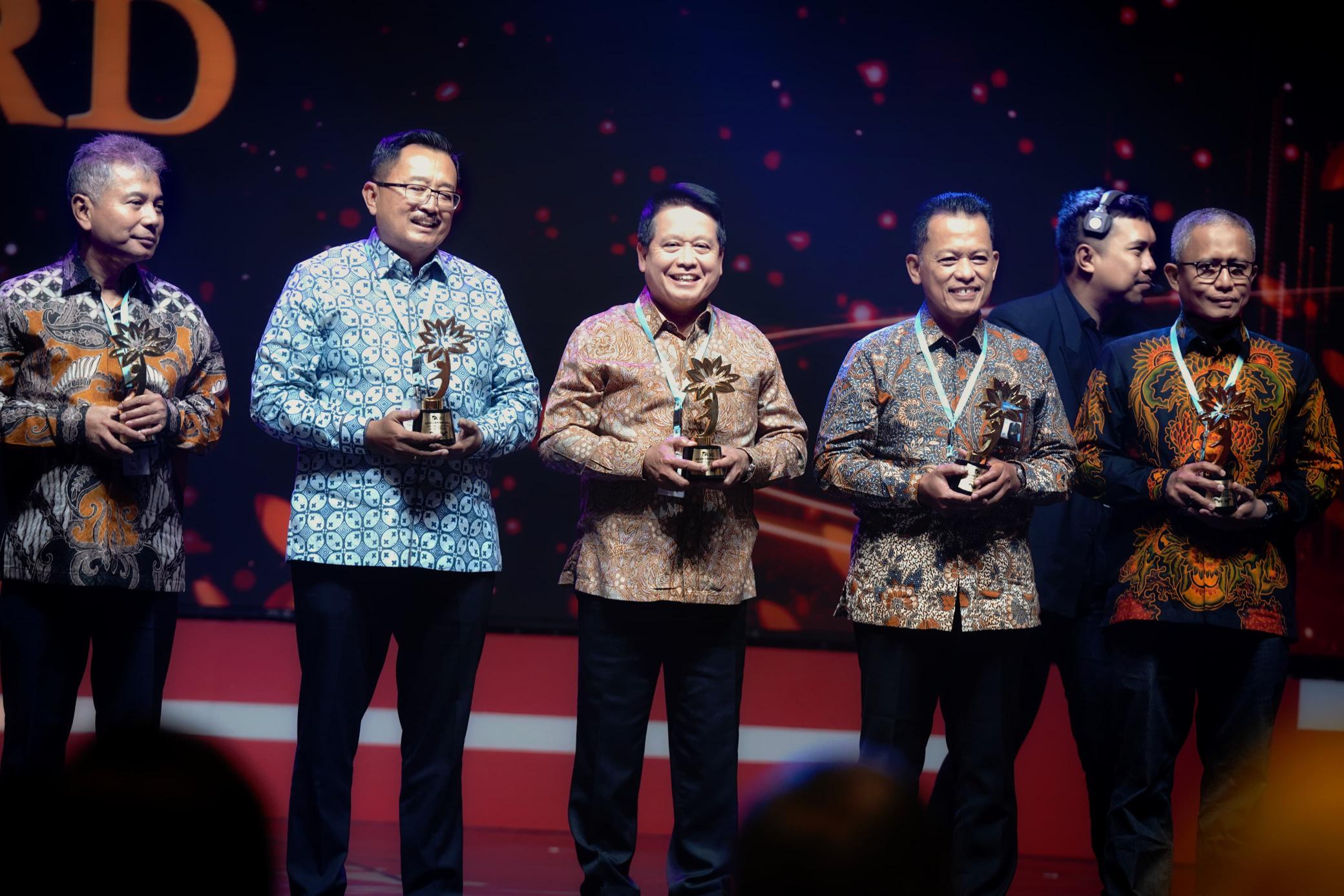 Konsistensi BSI di Jalur Syariah Diapresiasi OJK Lewat Tiga Penghargaan