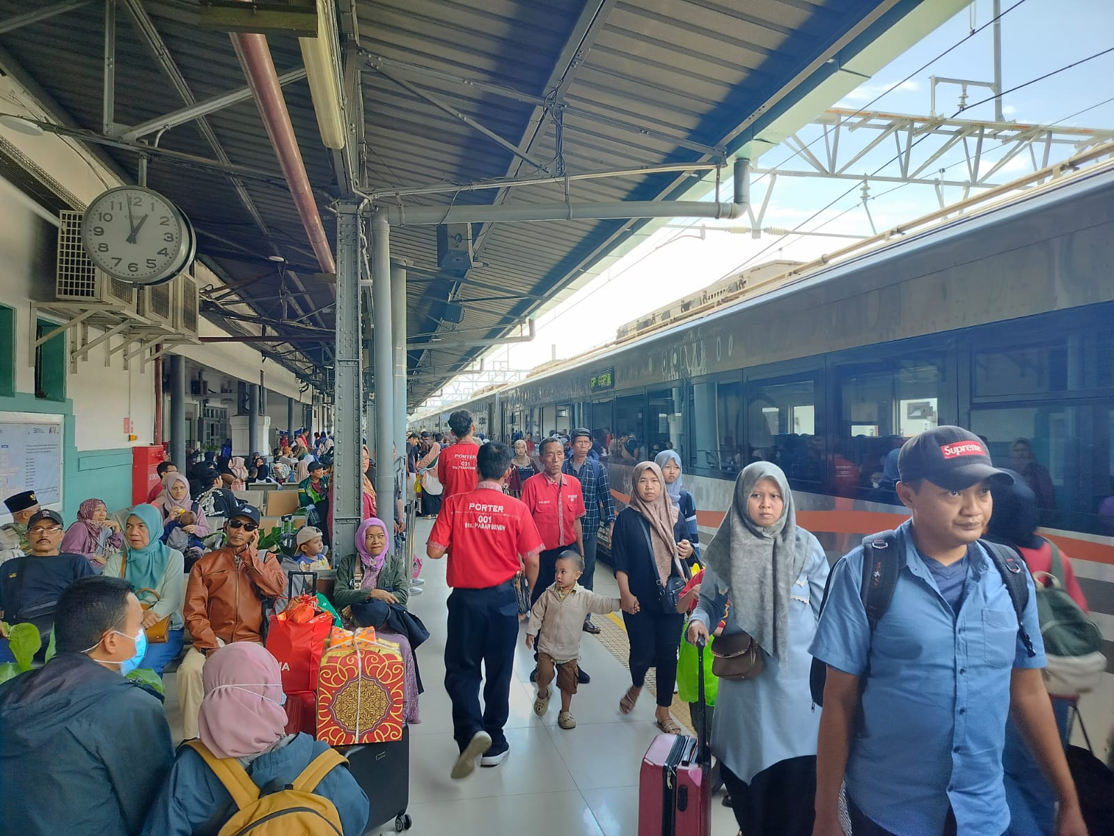 Kereta Ekonomi Jadi Pilihan Masyarakat Hindari Kemacetan Saat Lebaran