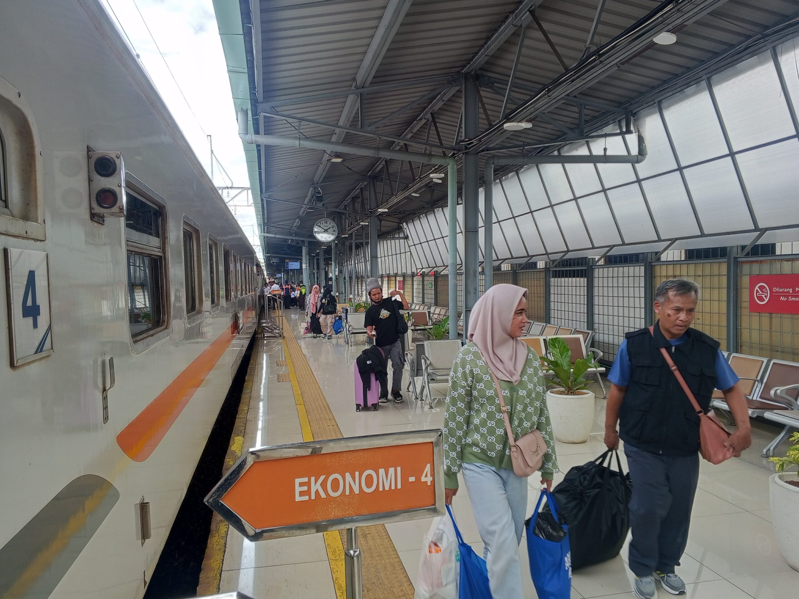 Hari Pertama Lebaran, KAI Group Layani 984 Ribu Penumpang, Total 13,3 Juta Sejak 21 Maret 2025