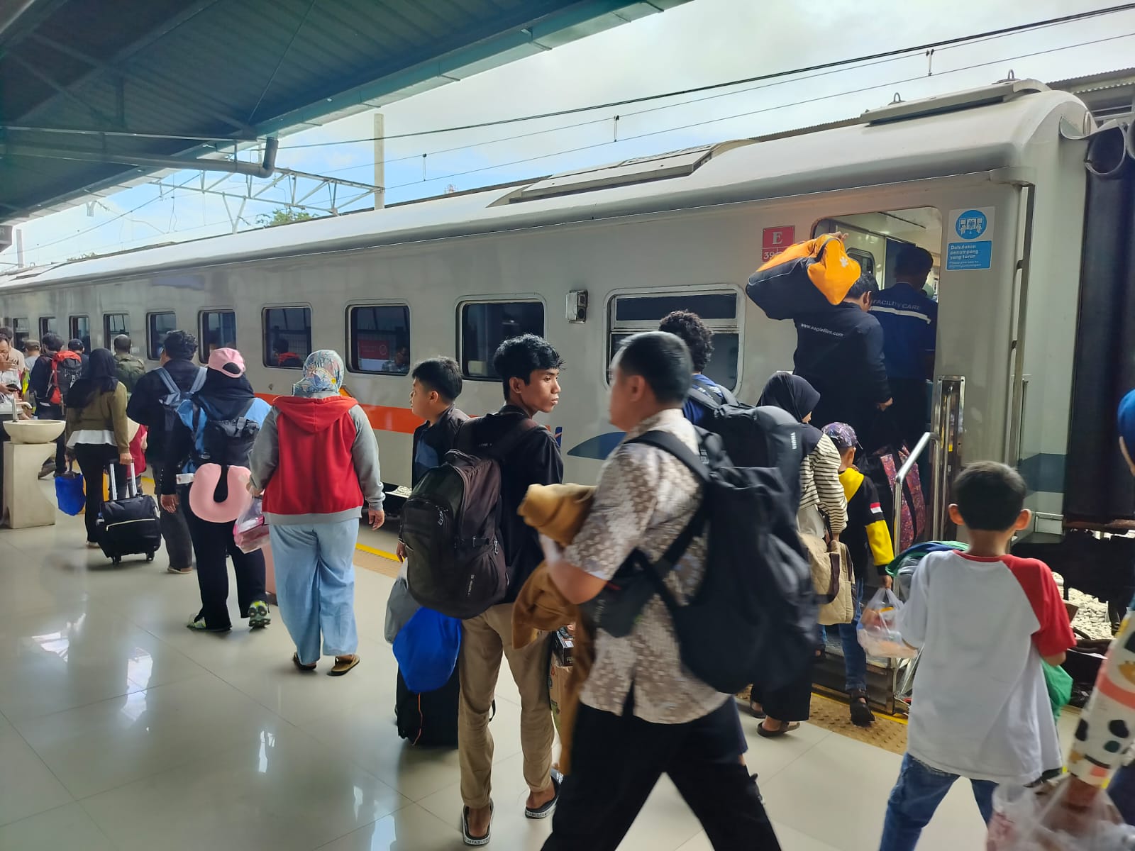 1,66 Juta Pelanggan Terlayani dan Tiket Lebaran 2025 Capai 3,4 Juta, Plus Layanan Kalog Express untuk Hewan