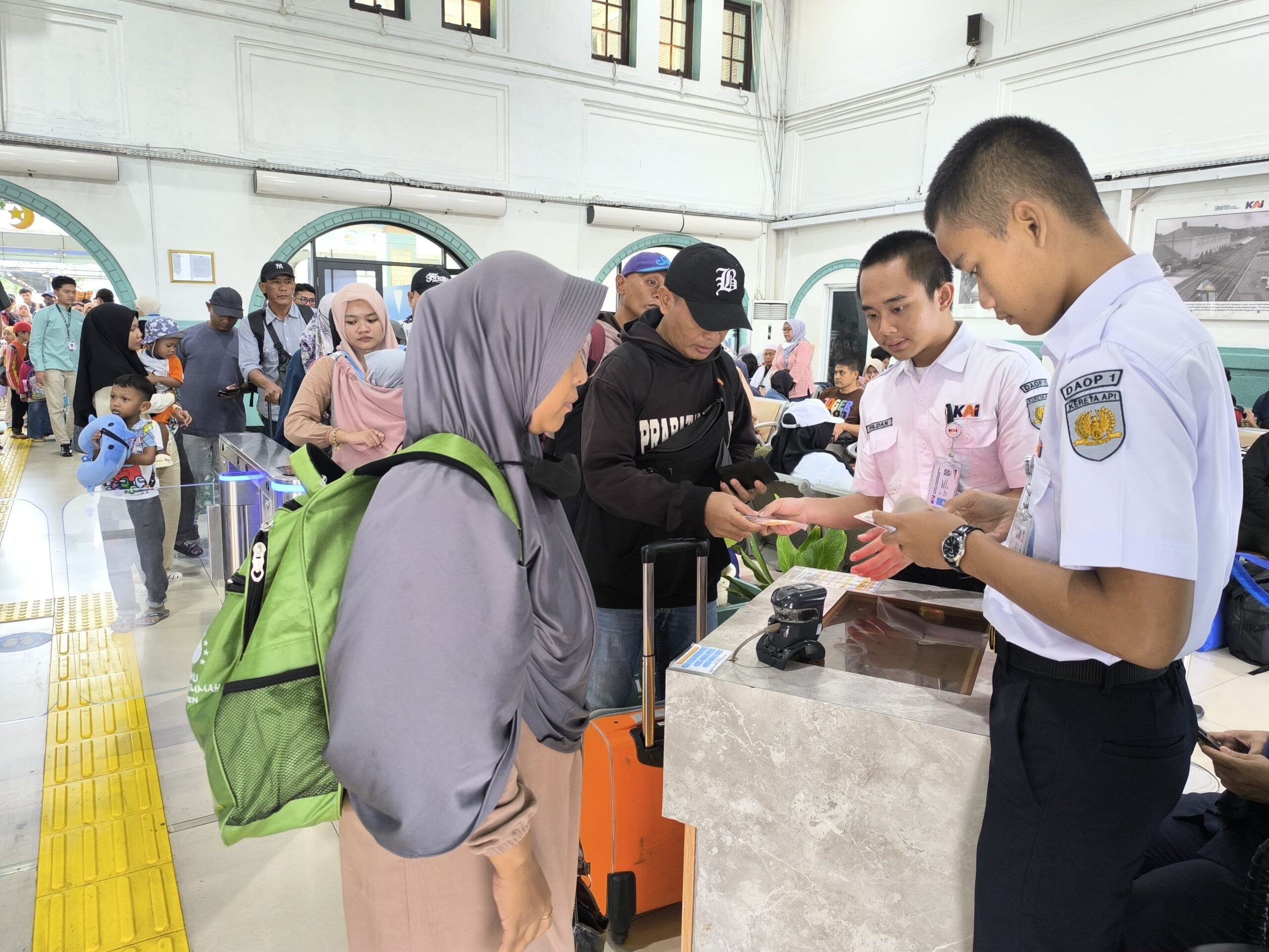 Rekor Baru! KAI Jual 3,6 Juta Tiket, Layani 2,02 Juta Penumpang, dan Kampanyekan Transportasi Bersih