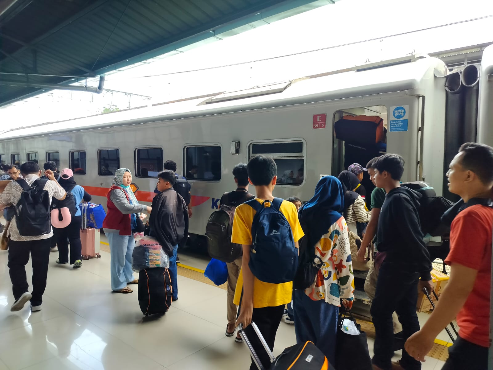 215 Ribu Tiket Terjual di Puncak Mudik, Total Penjualan Selama Angleb Tembus 3,3 Juta