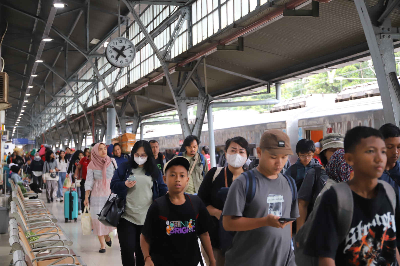 Mudik 2025 Bersama KAI: Penjualan Tiket Lebih dari 3,6 Juta, 2,02 Juta Penumpang, dan Larangan Merokok di Kereta