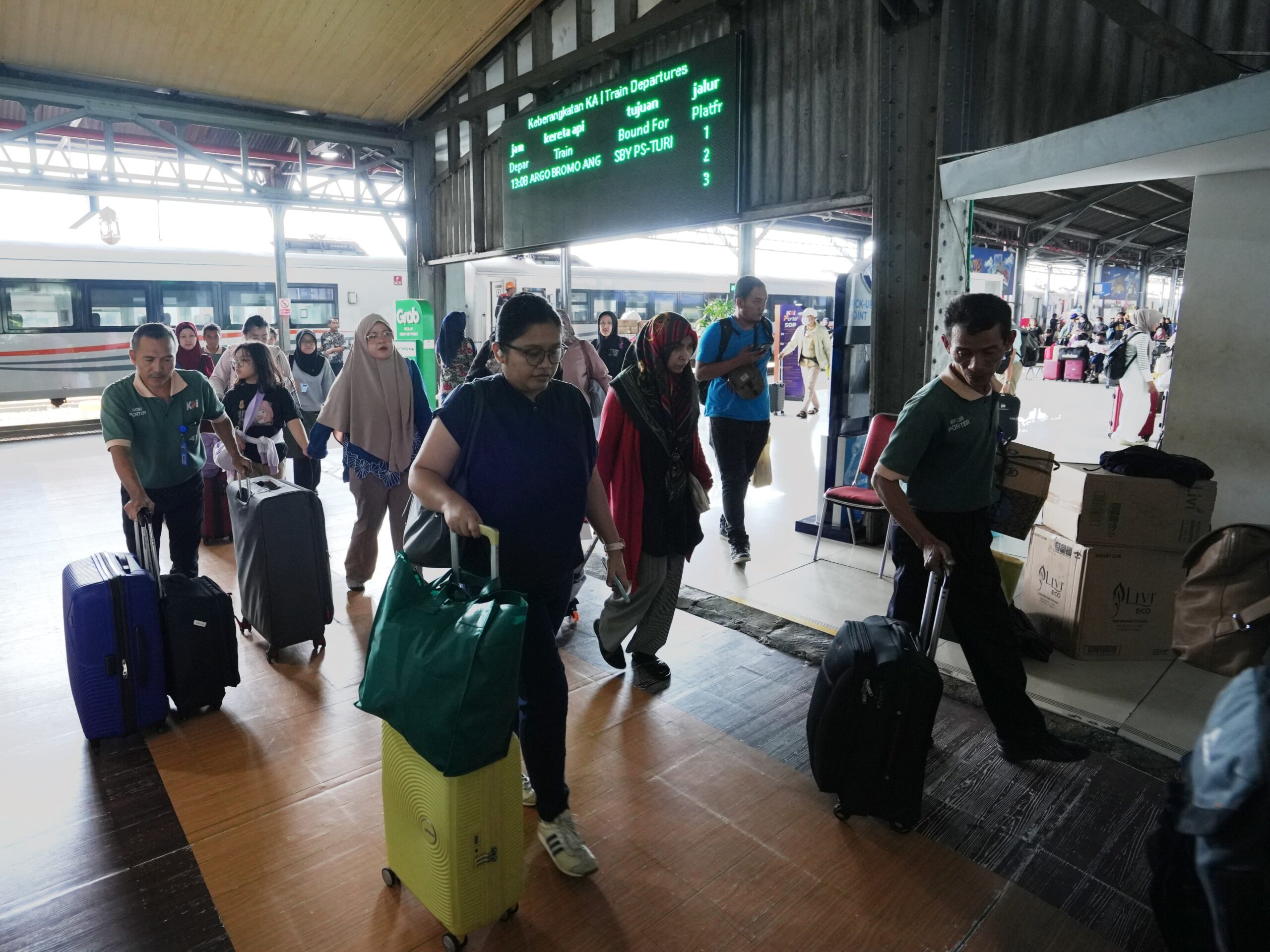 Dosen hingga Alumni Kini Dapat Diskon Tiket KA 10 Persen, Ini Syaratnya