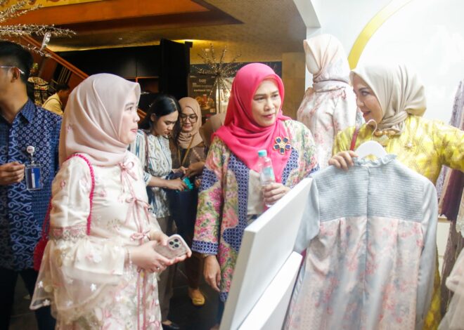 Dukung UMKM dan Fesyen Ramah Lingkungan, KAI Tampil di Indonesia Fashion Week 2025