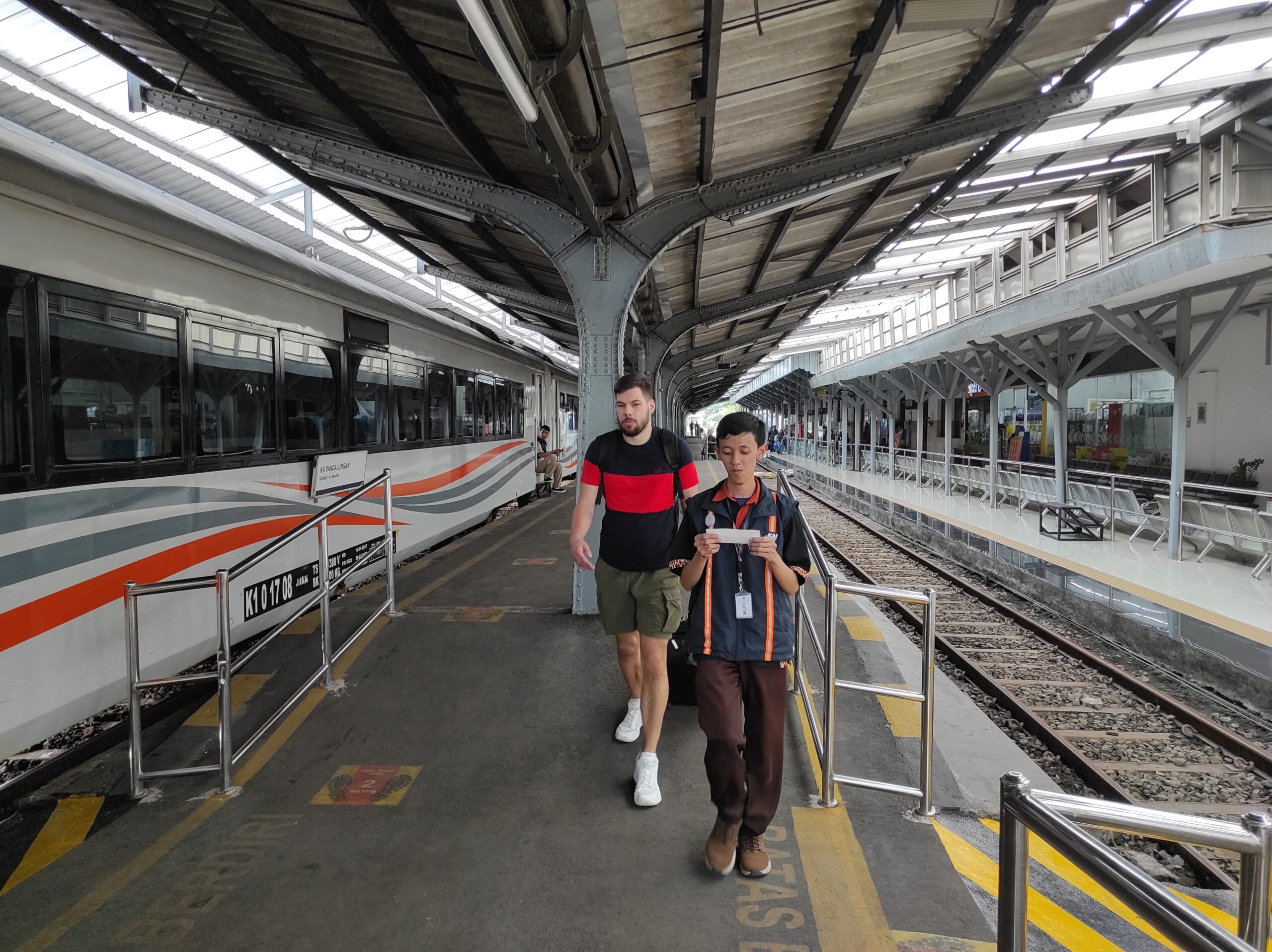 Kereta Api Jadi Pilihan Utama Wisatawan Asing di Jember