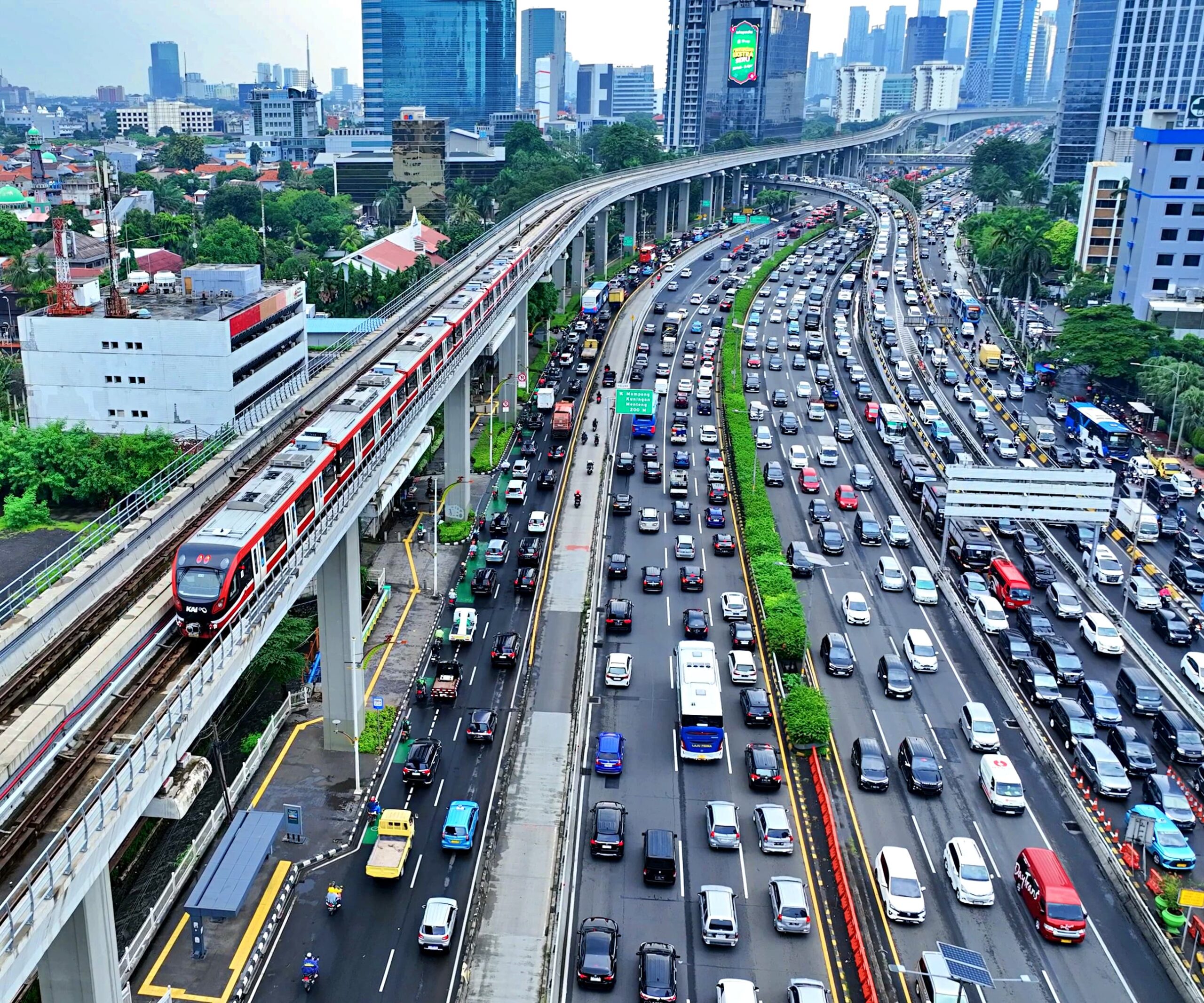 Rendah Emisi, LRT Jabodebek Semakin Diminati Pengguna Transportasi Modern