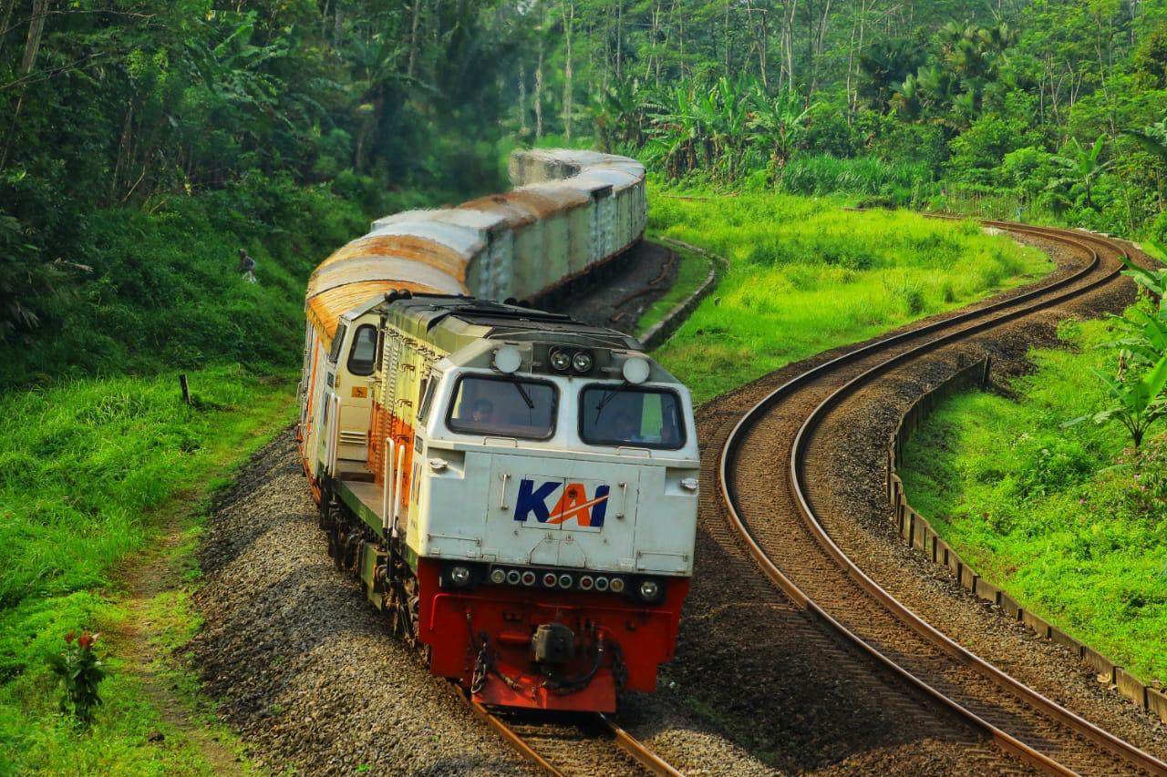 (Foto) Lonjakan Angkutan Pupuk KAI Dukung Ketahanan Pangan Nasional