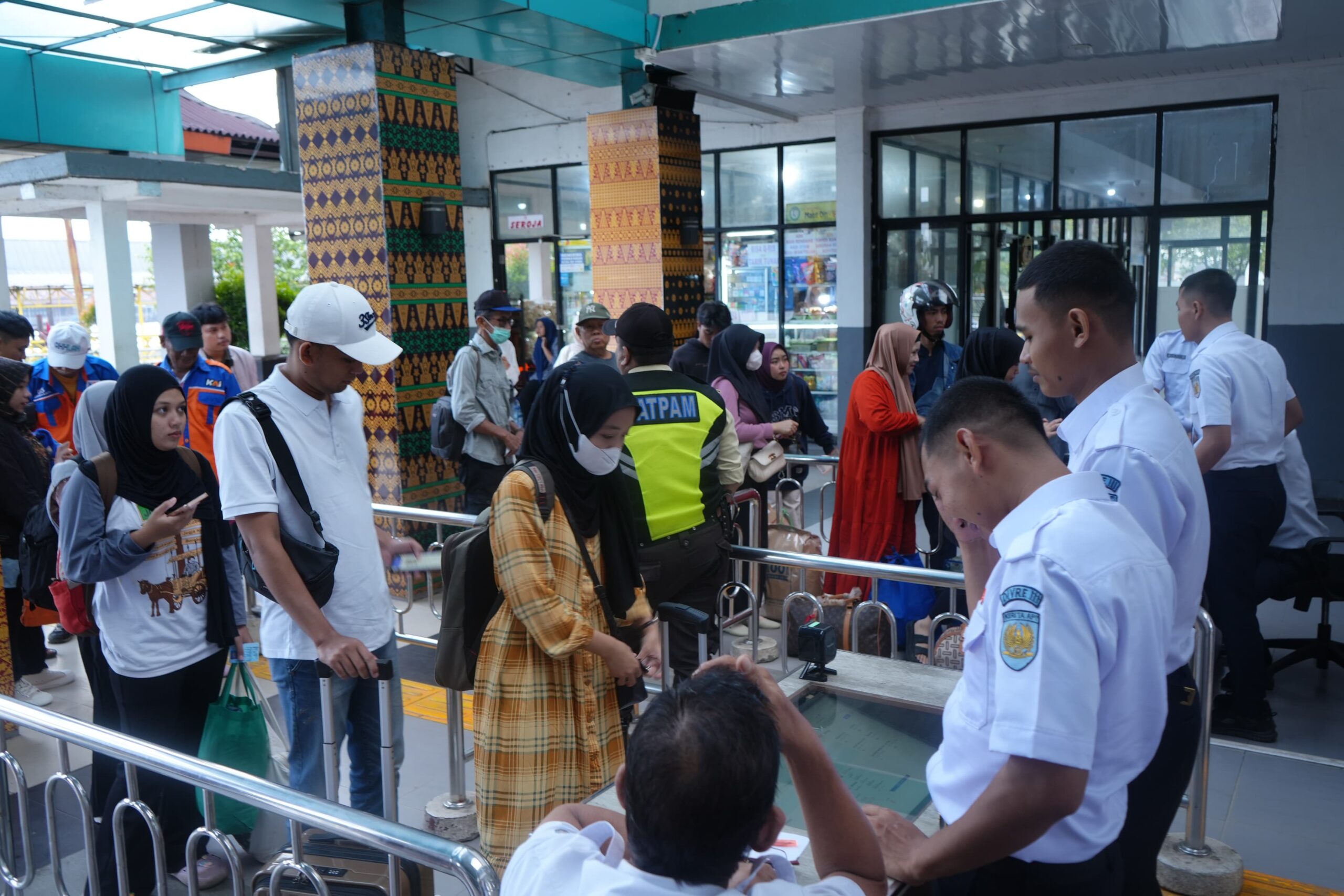 KAI Divre III Palembang Sosialisasikan Aturan Baru Pengambilan Foto dan Video di Area Kereta