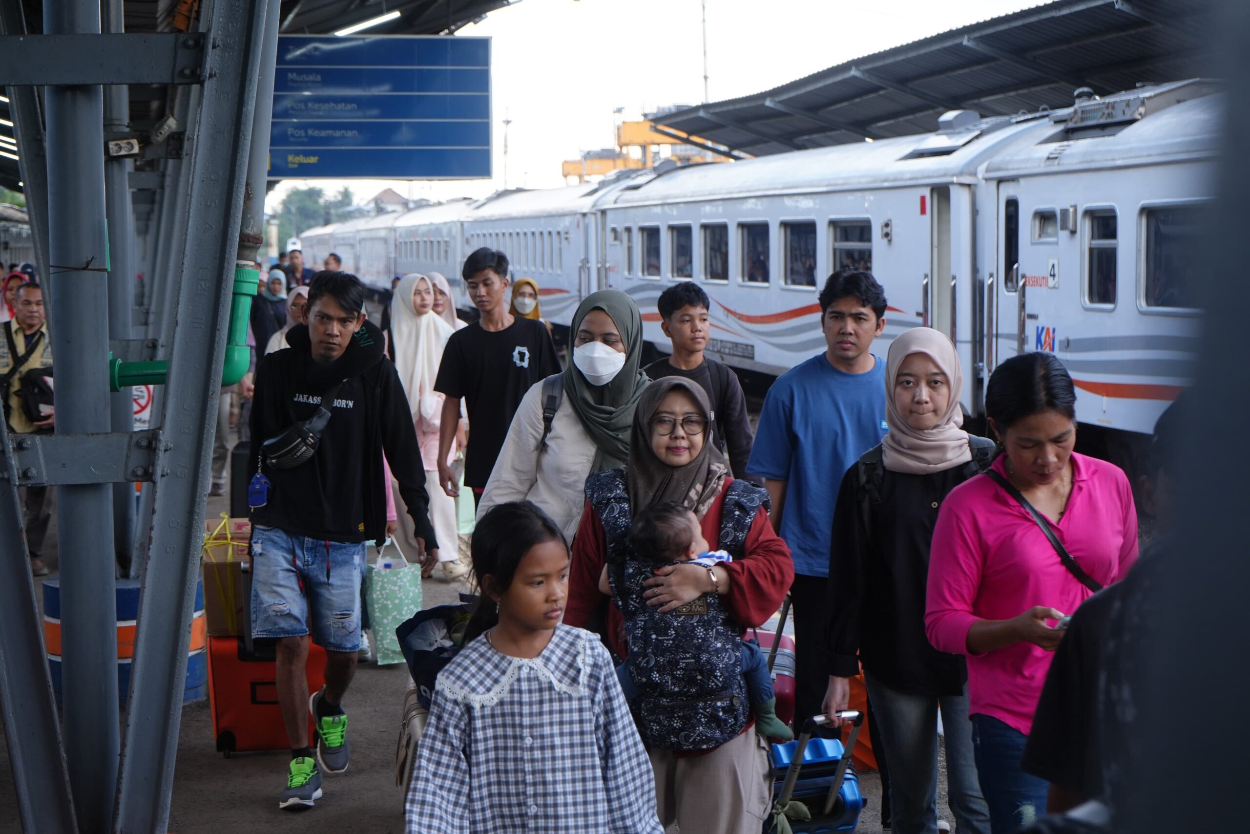(VIDEO) Penumpang KAI Divre III Palembang Patuh Aturan Dokumentasi, Suasana Stasiun Tetap Kondusif