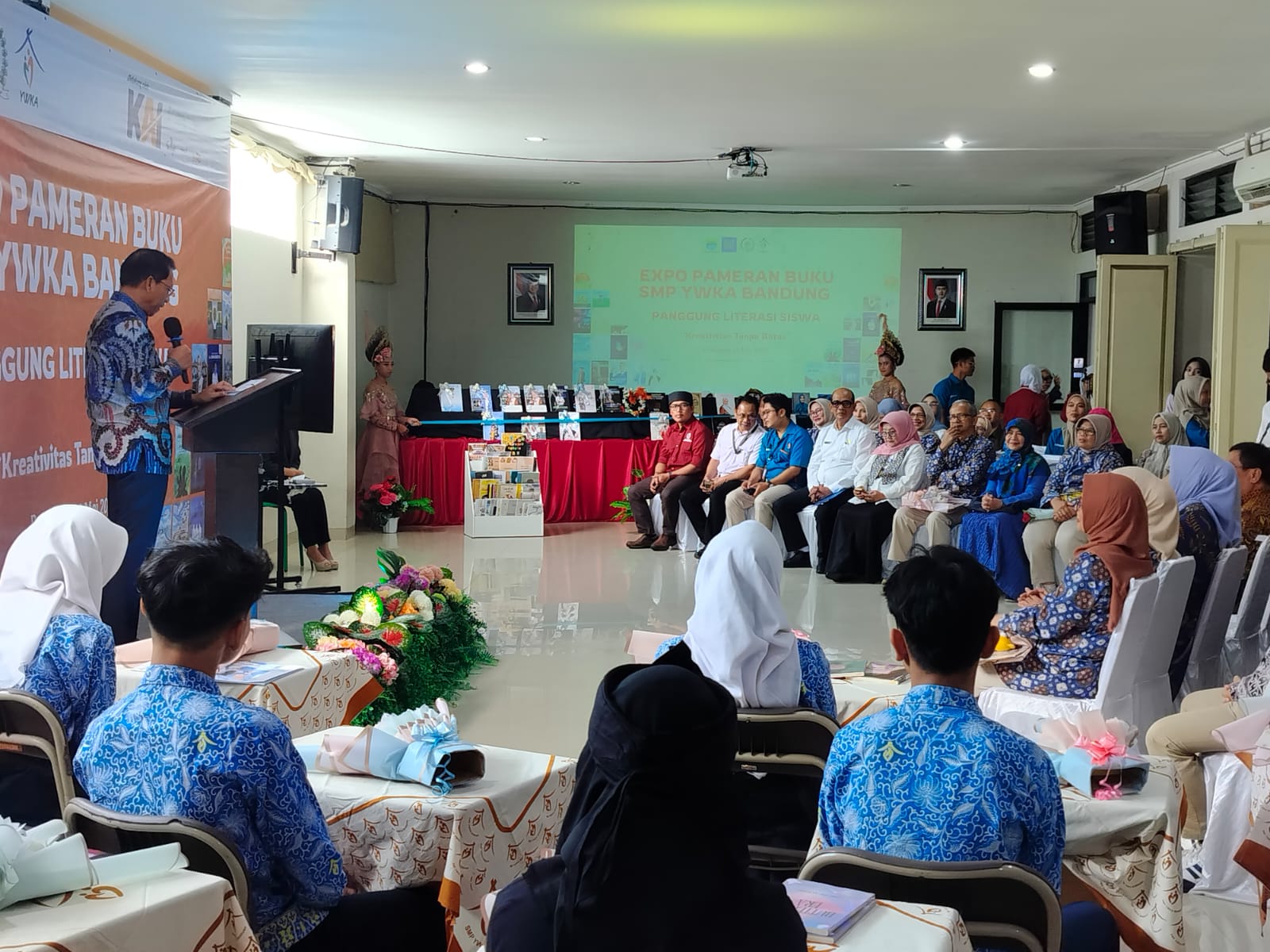 Membangun Generasi Membaca: KAI Ramaikan Expo Buku SMP YWKA